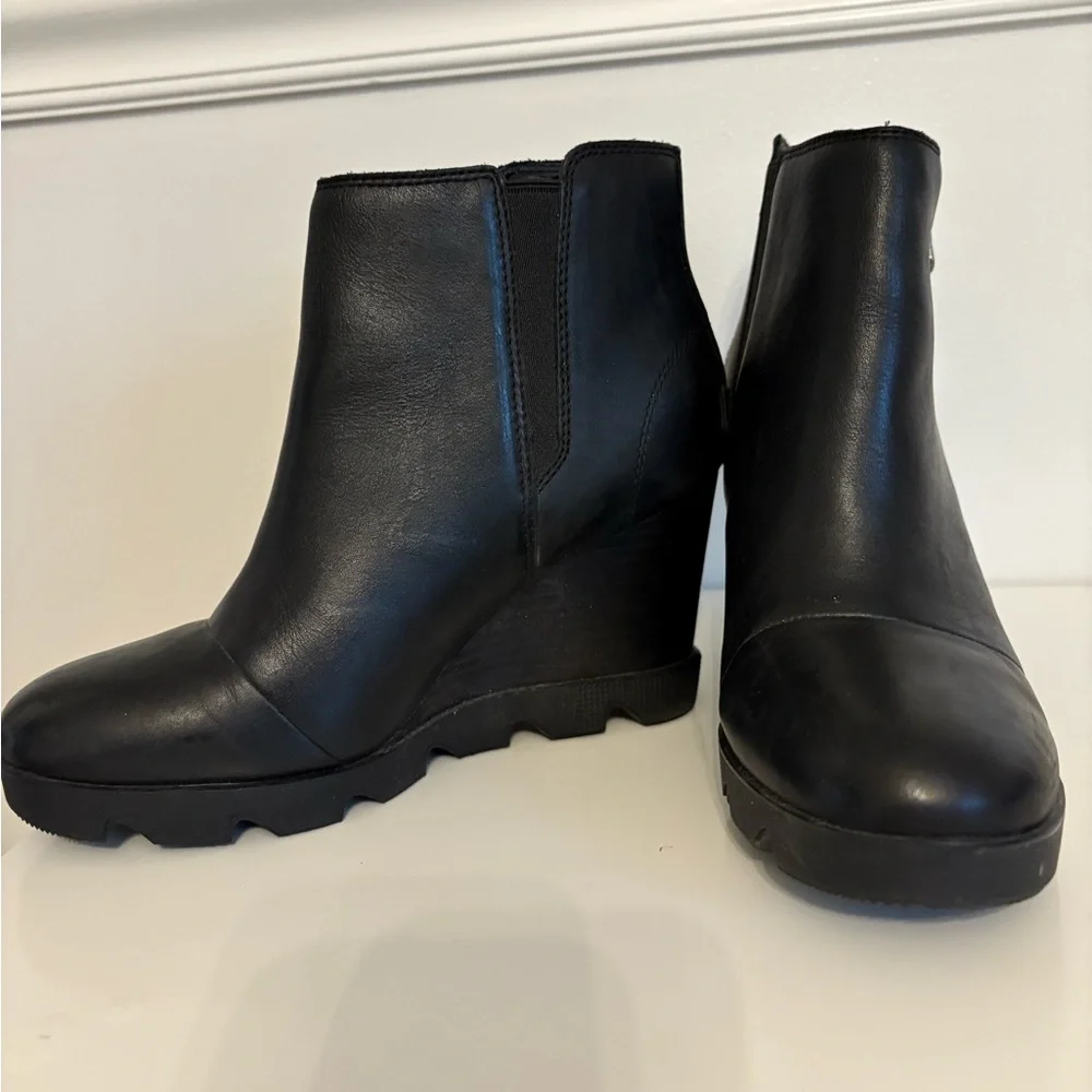 Sorel Joan Uptown Waterproof Leather Wedge Zip Bootie in Black, Size 8.5 - Picture 11 of 14